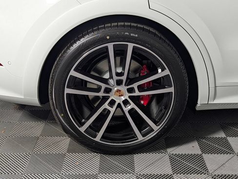 New 2026 Porsche Cayenne GTS AWD/4WD image 13