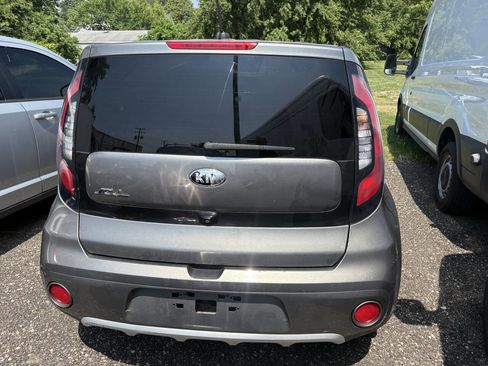 Used 2018 Kia Soul + image 6