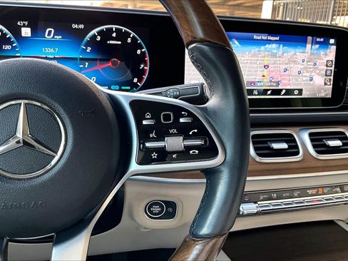 Used 2021 Mercedes-Benz GLS 450 4MATIC image 24