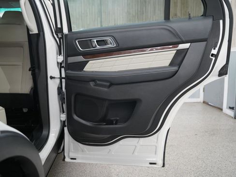 Used 2016 Ford Explorer Platinum image 36