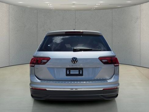 Used 2023 Volkswagen Tiguan SE FWD image 5