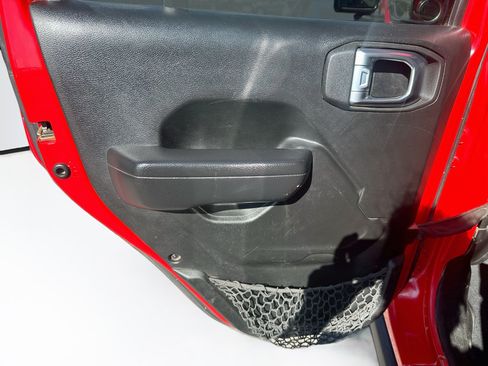 Used 2022 Jeep Wrangler Unlimited Rubicon AWD/4WD image 25
