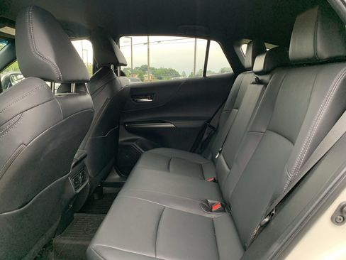 Used 2022 Toyota Venza XLE AWD/4WD image 32