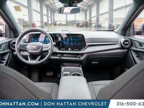Used 2025 Chevrolet Equinox LT image 3