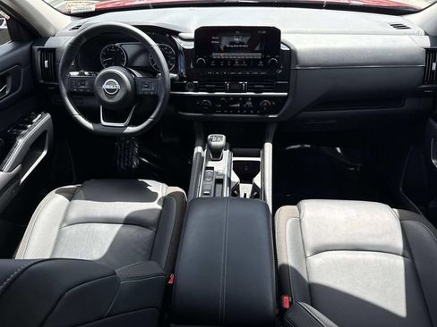 Used 2024 Nissan Pathfinder SL FWD image 18