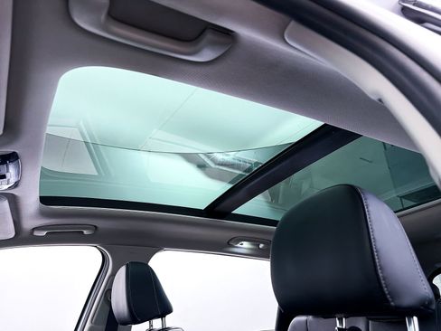 Used 2021 Kia Sorento S w/ Panoramic Sunroof Package image 3