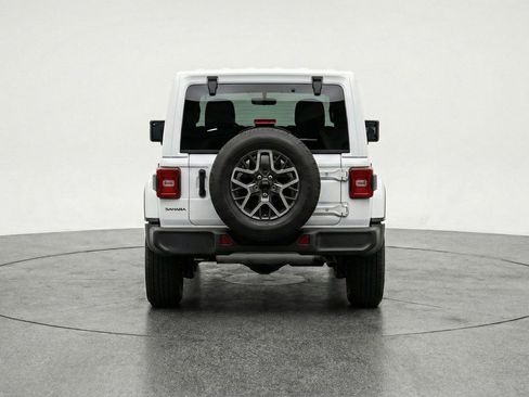 Used 2025 Jeep Wrangler Sahara image 7