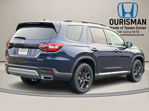 New 2025 Honda Pilot Touring image 3