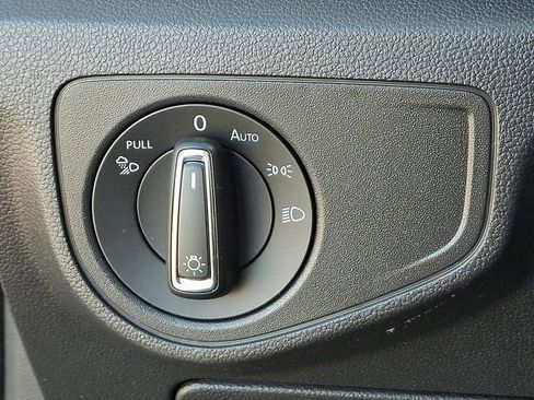 Used 2020 Volkswagen Atlas Cross Sport SE image 25