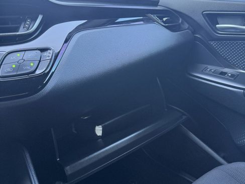 Used 2018 Toyota C-HR XLE FWD image 34