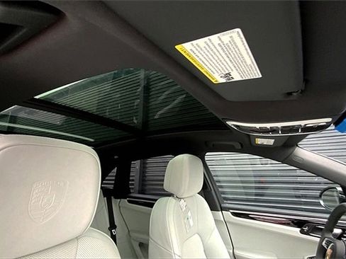 New 2025 Porsche Macan image 32