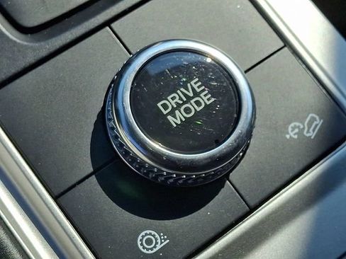 Used 2023 Ford Explorer XLT AWD/4WD image 23