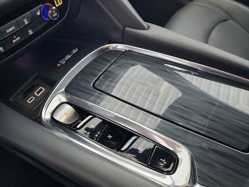 Used 2022 Buick Enclave Essence image 28