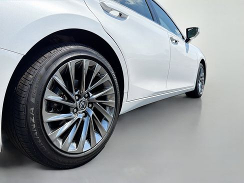 Certified 2024 Lexus ES 300h w/ Accessory Package (Z2) FWD image 14
