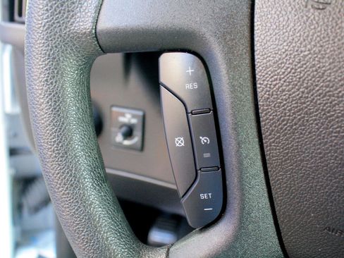 Used 2023 GMC Savana 2500 w/ Driver Convenience Package image 15