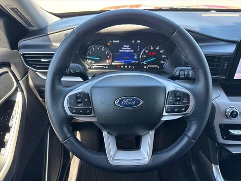 Used 2023 Ford Explorer XLT w/ Equipment Group 202A AWD/4WD image 13