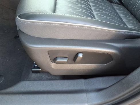 Certified 2022 Buick Envision Avenir w/ Technology Package II AWD/4WD image 16