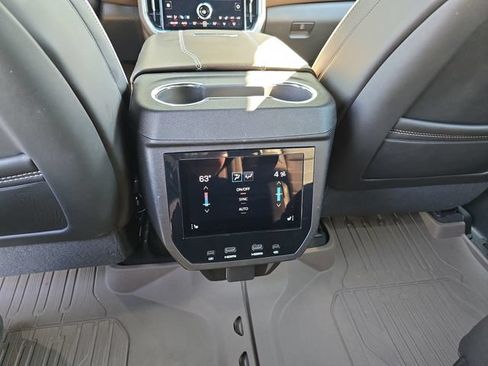 Used 2025 GMC Yukon XL Denali Ultimate w/ LPO, Illumination Package AWD/4WD image 16