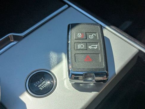Used 2025 Land Rover Range Rover Long Wheelbase SE image 28