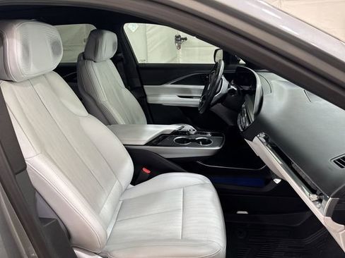 Used 2024 Cadillac Lyriq Luxury AWD/4WD image 29