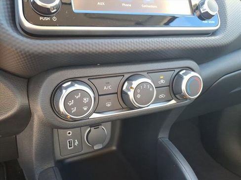 New 2025 Nissan Kicks Play S image 23