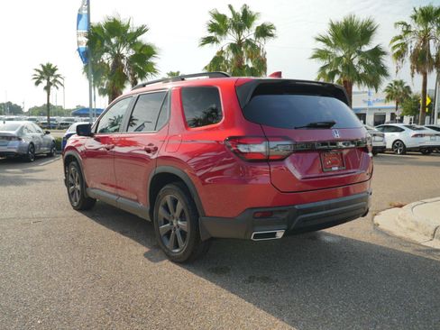 Used 2025 Honda Pilot Sport image 7