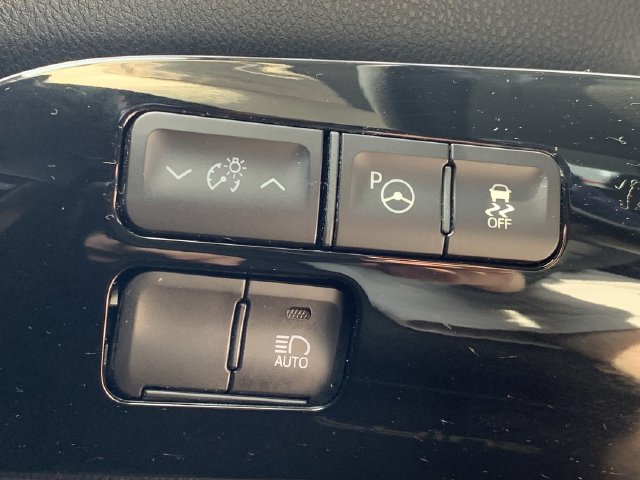 Used 2019 Toyota Prius LE w/ Carpet Mat Package AWD/4WD image 25