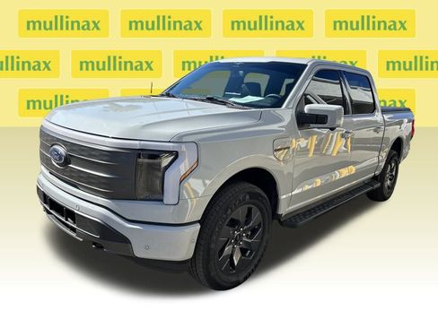 Used 2023 Ford F150 Lightning Lariat w/ Equipment Group 511A High image 6