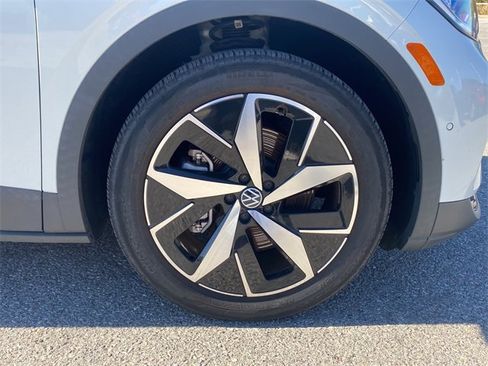 Used 2023 Volkswagen ID.4 Pro S image 9