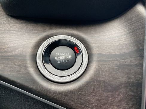 New 2025 Jeep Grand Cherokee Limited w/ Luxury Tech Group II image 22