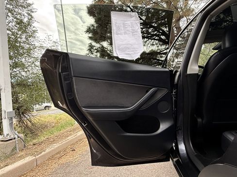 Used 2024 Tesla Model Y Long Range image 18