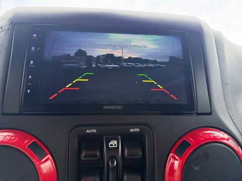 Used 2017 Jeep Wrangler Unlimited Rubicon AWD/4WD image 19