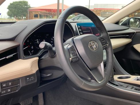 Used 2022 Toyota Avalon XLE FWD image 9
