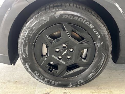 Used 2026 Kia Carnival FWD image 32