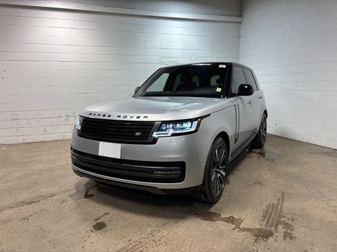 Used 2024 Land Rover Range Rover SE AWD/4WD image 2