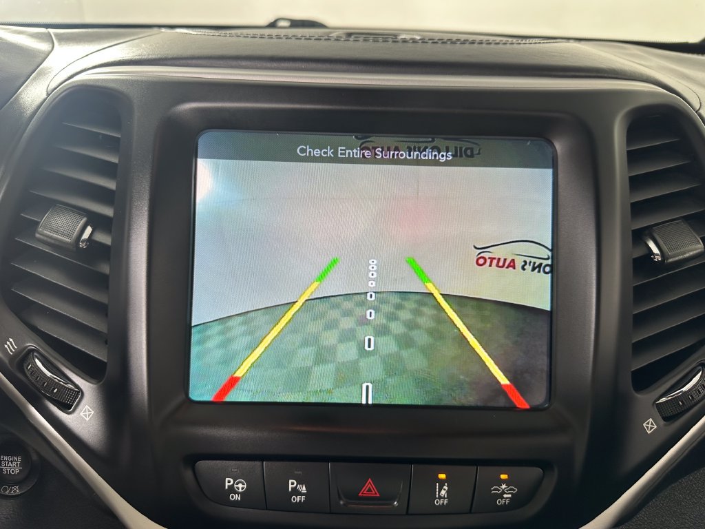 Used 2017 Jeep Cherokee Overland w/ Technology Group AWD/4WD image 34
