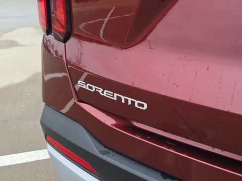 Certified 2025 Kia Sorento LX image 11