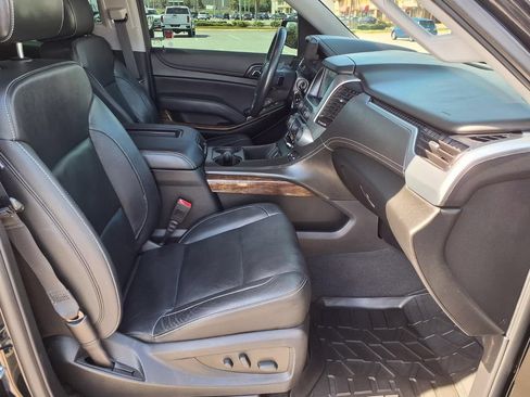 Used 2020 Chevrolet Tahoe LT w/ Off-Road Package AWD/4WD image 12