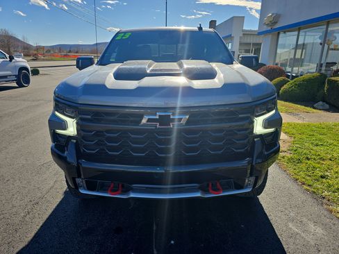 Used 2023 Chevrolet Silverado 1500 ZR2 w/ Technology Package image 9