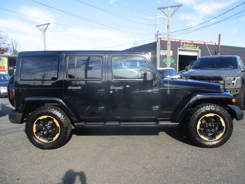 Used 2014 Jeep Wrangler Unlimited Sahara image 5