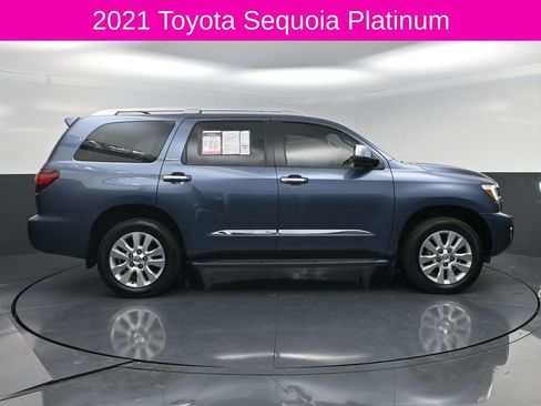 Used 2021 Toyota Sequoia Platinum RWD image 4