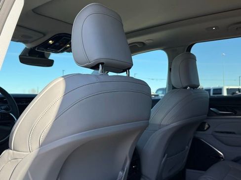 Used 2022 Jeep Grand Cherokee Overland image 15