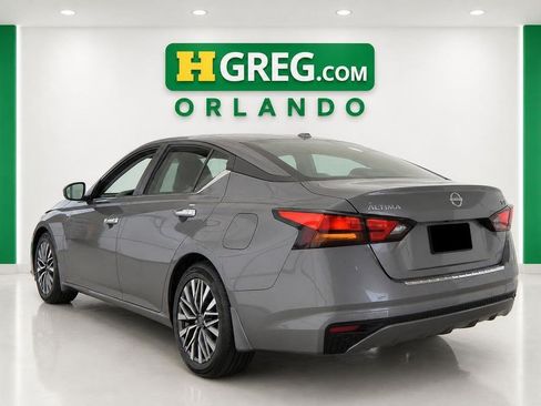 Used 2023 Nissan Altima 2.5 SV FWD image 2