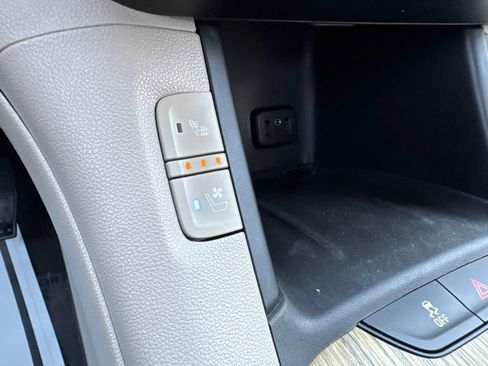 Used 2019 GMC Acadia Denali w/ Technology Package AWD/4WD image 29