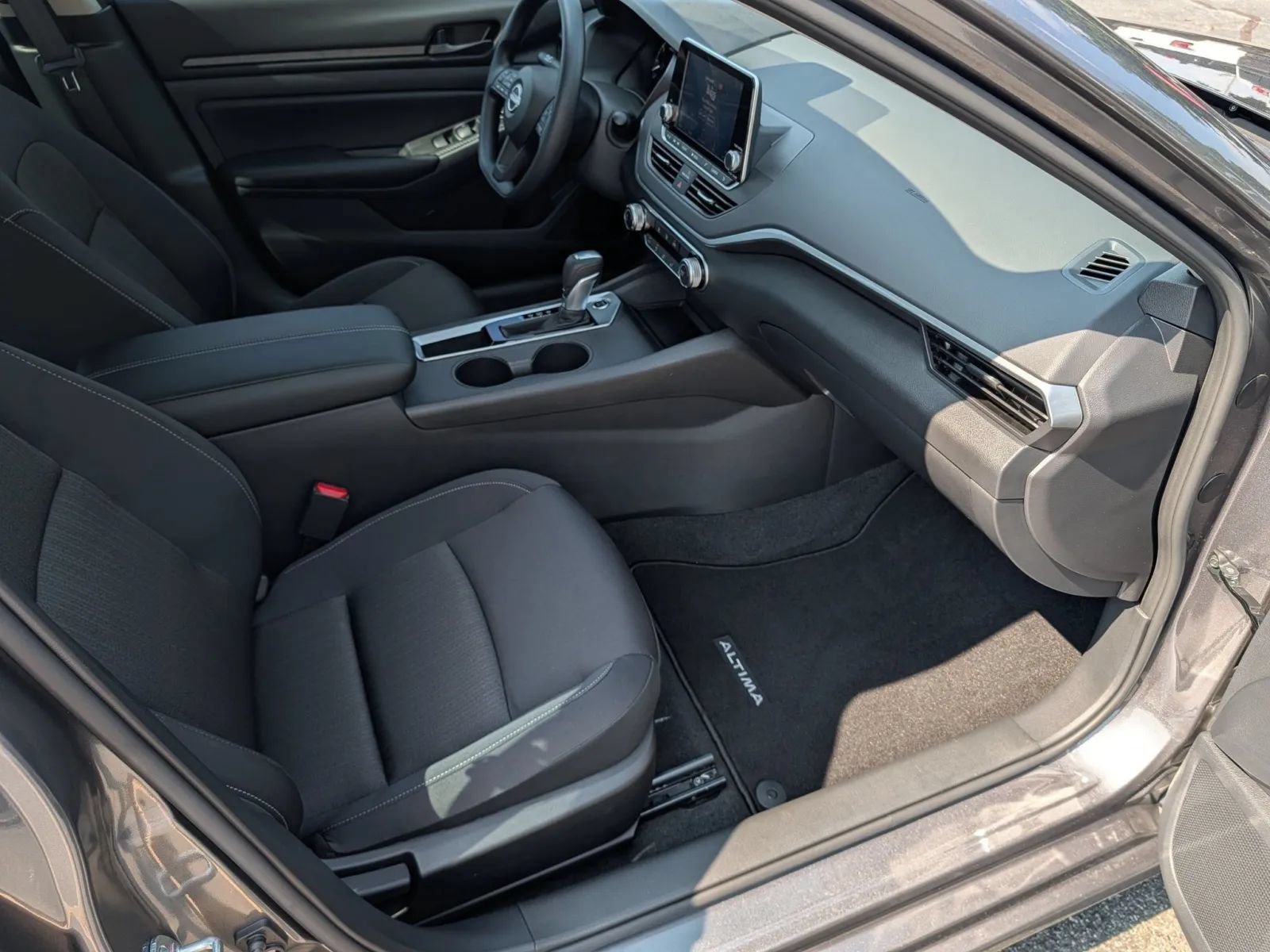 Used 2025 Nissan Altima 2.5 S FWD image 12