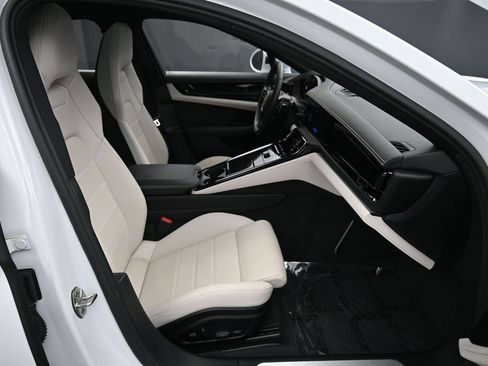Certified 2025 Porsche Panamera 4S AWD/4WD image 29