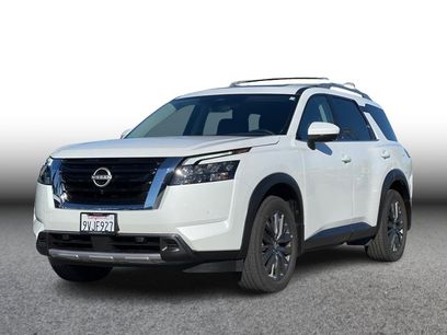 Used 2025 Nissan Pathfinder SL w/ SL Premium Package
