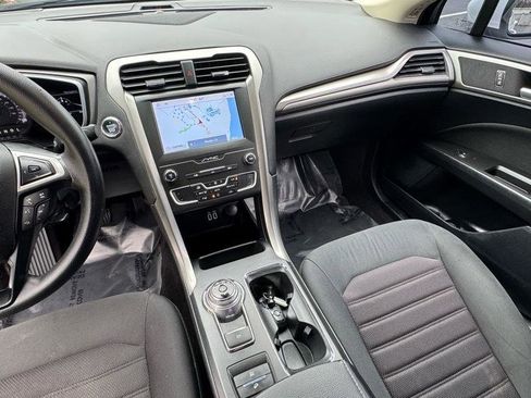 Used 2020 Ford Fusion SE image 11