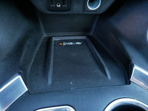 Used 2023 Chevrolet Traverse LT AWD/4WD image 31