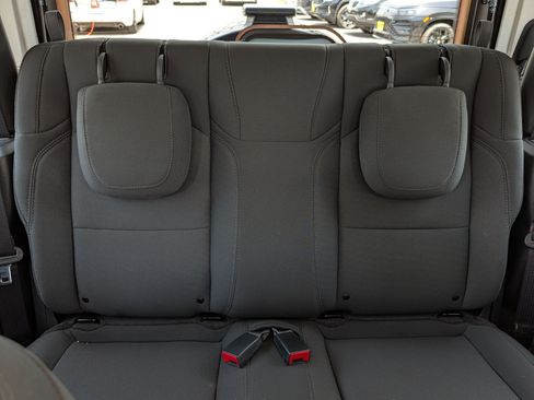 Used 2022 Jeep Wrangler Sport AWD/4WD image 13